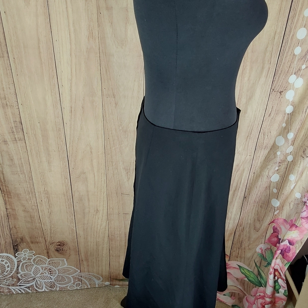 The Limited Stretch Black Midi Skirt With Abstract Lines Pattern